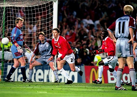 3 phút sau bàn gỡ hòa của Sheringham đến lượt Solskajaer lập công