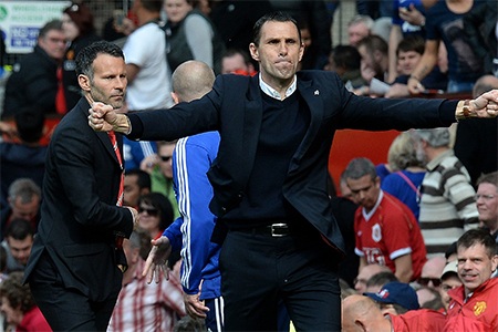 Poyet vui mừng với chiến thắng, 3 điểm từ trận đấu này giúp cho đội bóng của ông rộng cửa trụ hạng