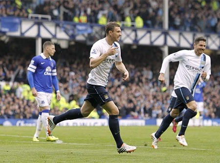 Vượt ải Everton, Man City tiến gần tới cúp vô địch - 1 Dzeko có cú đúp trong chiến thắng của Man City