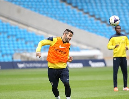 Negredo nỗ lực tập luyện. Gần đây tiền đạo người Tây Ban Nha cũng đã mất suất đá chính