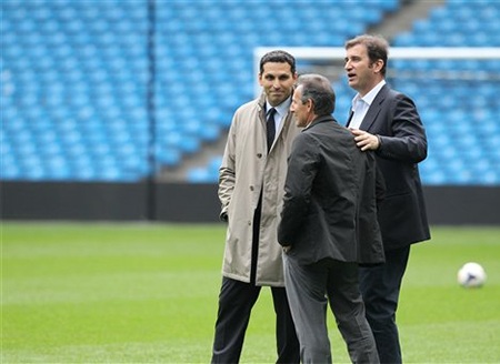 Thủ thành Joe Hart tập riêng ở góc dành cho thủ môn.