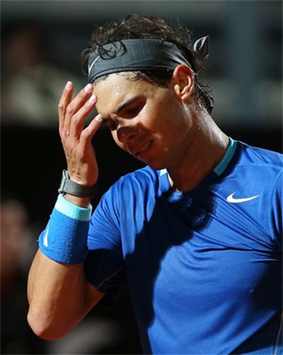 Nadal nhọc nhằn nuôi mộng bảo vệ ngôi Vương - 2 Sự thất vọng của Nadal sau một cú đánh hỏng