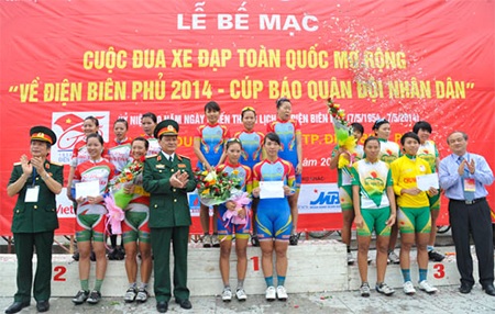 Cuộc đua xe đạp toàn quốc mở rộng “Về Điện Biên Phủ 2014 - Cúp Báo Quân đội nhân dân" kết thúc thắng lợi - 1 Cuộc đua xe đạp toàn quốc mở rộng “Về Điện Biên Phủ 2014 - Cúp Báo Quân đội nhân dân kết thúc thắng lợi