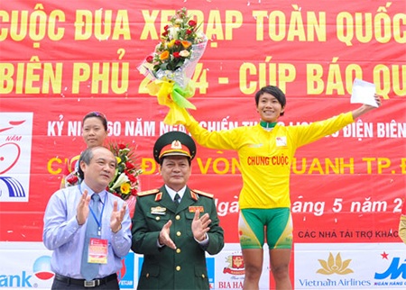 Cuộc đua xe đạp toàn quốc mở rộng “Về Điện Biên Phủ 2014 - Cúp Báo Quân đội nhân dân" kết thúc thắng lợi - 2 Cuộc đua xe đạp toàn quốc mở rộng “Về Điện Biên Phủ 2014 - Cúp Báo Quân đội nhân dân kết thúc thắng lợi