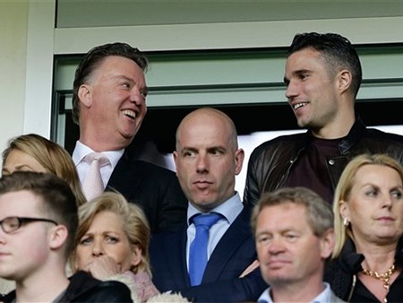 Đội trưởng của MU: Rooney hay Van Persie? - 2 Van Persie là học trò cưng của Van Gaal