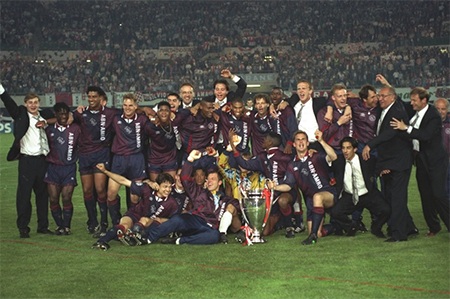 Niềm hạnh phúc của Van Gaal và lãnh đạo CLB trong ngày Ajax giành UEFA Cup