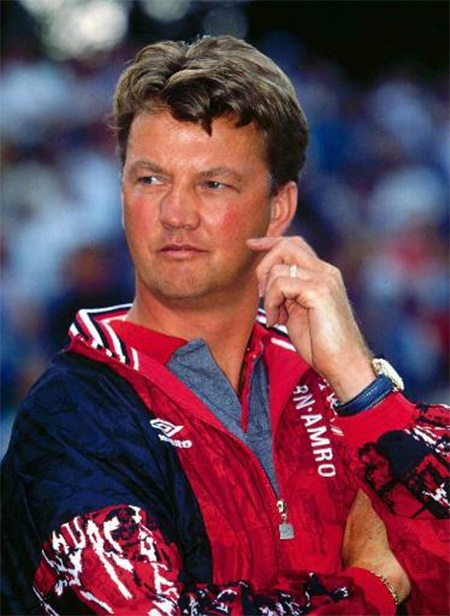 Niềm hạnh phúc của Van Gaal và lãnh đạo CLB trong ngày Ajax giành UEFA Cup