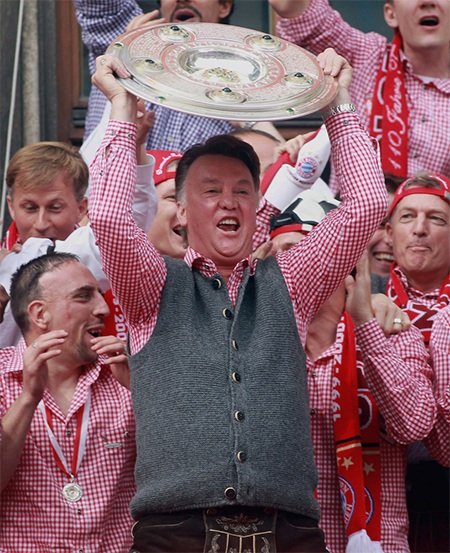 Năm 1998/99, Van Gaal thành công với chiếc cúp vô địch La Liga thứ 2.