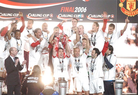 Mùa giải 2005/06 khép lại, Vidic đã cùng MU giành cúp Liên đoàn