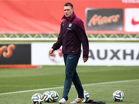 Phil Jones trên sân tập