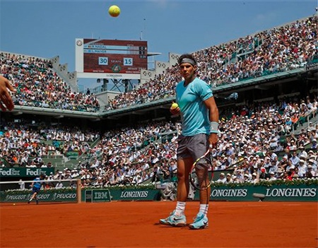 Nadal tiến thêm một bước tới ngôi vô địch lần thứ 9 - 2 Nadal giành chiến thắng thứ 62 tại Roland Garros