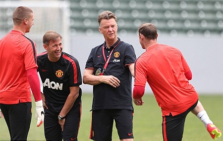 Van Gaal không nghỉ ngơi ở Hè năm nay và ông cũng nhanh chóng muốn tìm hiểu rõ các các cầu thủ MU