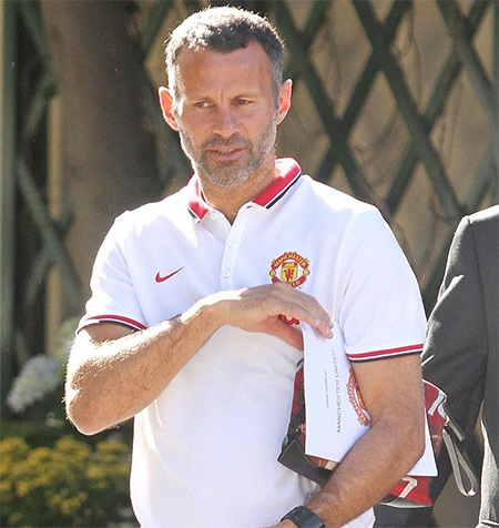 Van Gaal không cho phép MU được nghỉ xả hơi - 5 Giggs tất bật ra xe