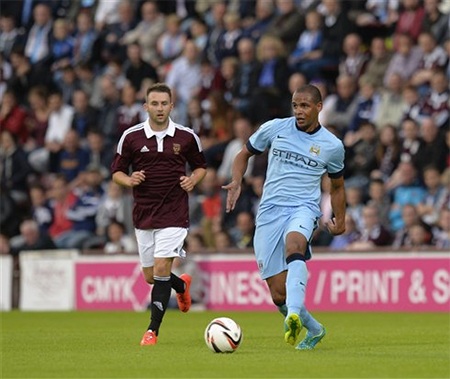 Thắng trận giao hữu, Man City mất "hổ tướng" - 7 Fernando có trận ra mắt Man Ciɴy