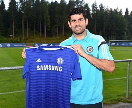 Khá đông khán giả tới theo dõi Chelsea tập luyện ở Waldarena, Velden, Áo