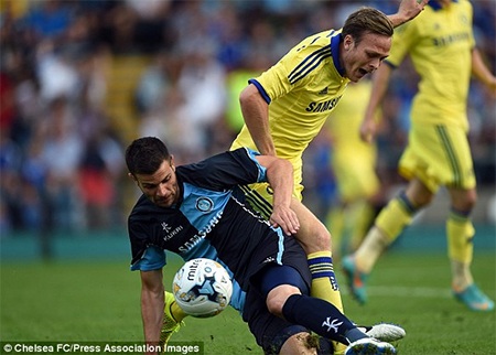 Terry tỏa sáng giúp Chelsea thắng giòn giã - 7 Cầu thủ trẻ Todd Kane đã gặp phải chấn thương đùi và rời sân trong hiệp 1