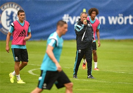 Vị chiến lược gia người Bồ Đào Nha chỉ huy liên tục bắt các học trò phải tập luyện rất vất vả