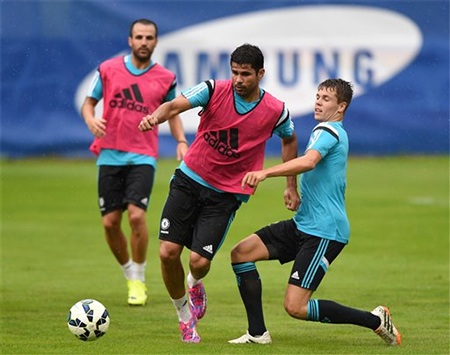 Thể lực dồi dào đã giúp Costa qua mặt được Ginkel