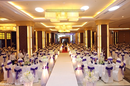 Không gian cưới lung linh của cặp đôi nổi tiếng tại khách sạn
nổi tiếng tại Vinh