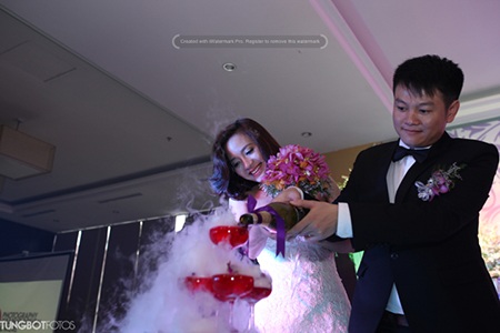 Văn Quyến - Thanh Hằng rót rượu vu quy