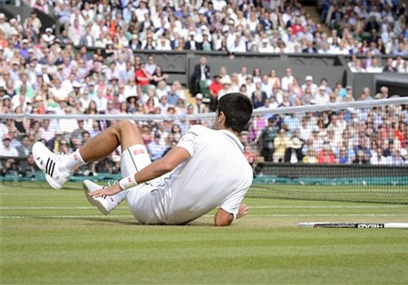 Djokovic đã phải nhờ tới sự trợ giúp của các chuyên viên y tế