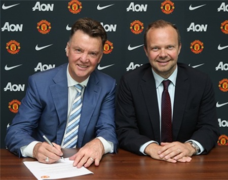 Van Gaal kí hợp đồng chính thức để trở thành thuyền trưởng của MU
