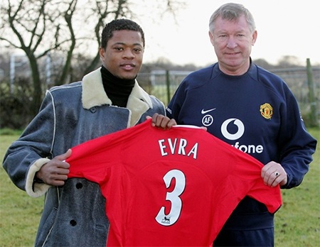8 năm rực rỡ của Evra trong màu áo MU - 1 Tháng 1/2006, Manchester United chiêu mộ Patrice Evra từ Monaco