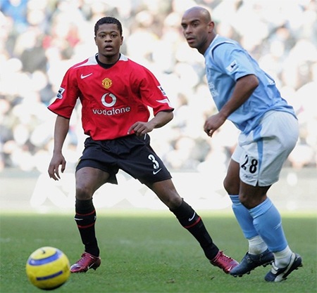 8 năm rực rỡ của Evra trong màu áo MU - 2 Tháng 1/2006, Manchester United chiêu mộ Patrice Evra từ Monaco
