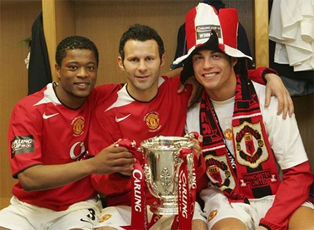 8 năm rực rỡ của Evra trong màu áo MU - 3 Tháng 1/2006, Manchester United chiêu mộ Patrice Evra từ Monaco