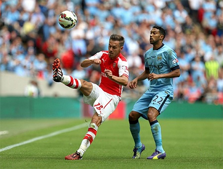 Nhìn lại chiếc cúp đầu tiên của Arsenal ở mùa giải 2014/15