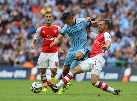 Bên phía Man City, tiền đạo thi đấu thăng hoa gần đây Jovetic chiếm một suất trên hàng công