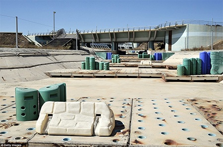 Khu vực thi đấu Canoe và Kayak Slalom 10 năm trước, giờ cũng đã cạn khô nước