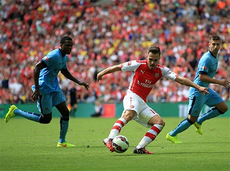 Niềm hạnh phúc của Cazorla sau bàn mở tỉ số