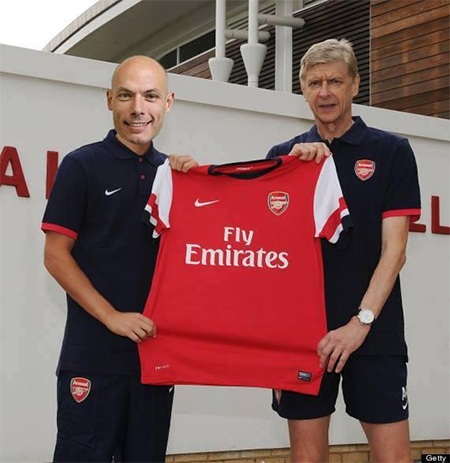 Phản ứng của Alex Ferguson trước thông tin trọng tài Webb giải nghệ