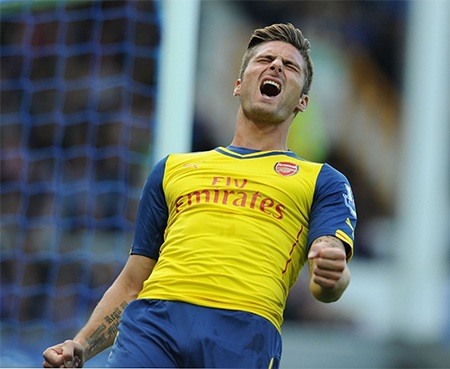 Phút 19, Coleman băng xuống gần cột dọc phải đánh đầu tung lưới Arsenal