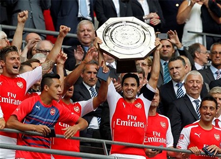 Chiếc cúp đầu tiên của mùa giải đã thuộc về Arsenal