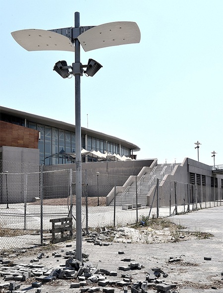 Cận cảnh sân bóng chuyền bãi biển đã bị bỏ hoang