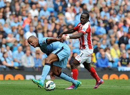 Stoke City kéo sập "thánh địa" Etihad - 1 Các cầuȠthủ Man City đã chơi rất bế tắc