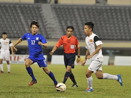 Hạ U19 Thái Lan, U19 Việt Nam hiên ngang vào chung kết - 1 U19 Việt Nam thể hiện lối chơi vượt trội trước Thái Lan
