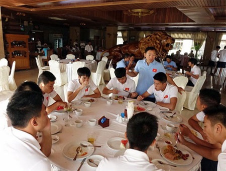 U19 Việt Nam được chăm sóc kỹ từng bữa ăn tại Myanmar - 1 U19 Việt Nam được chăm sóc kỹ từng bữa ăn tại Myanmar
