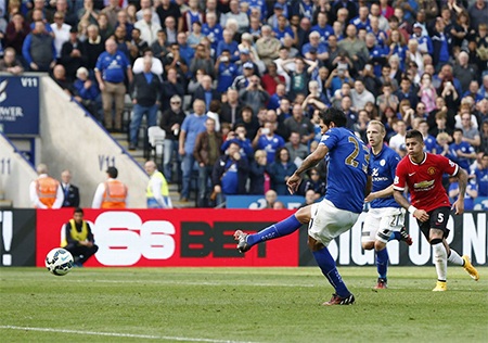 Nugent chuyển cơ hội thành bàn thắng rút ngắn tỉ số xuống 2-3