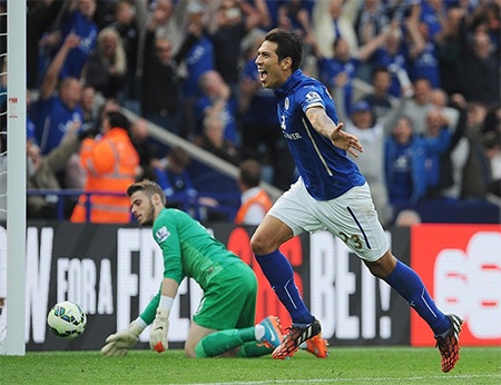 Ulloa dễ dàng hạ gục De Gea để nâng tỉ số lên 5-3