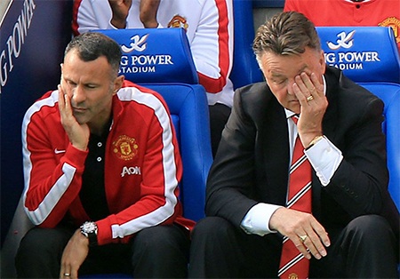 Sự thất vọng tràn trề của Giggs và Van Gaal khi MU bị đối phương lội ngược dòng