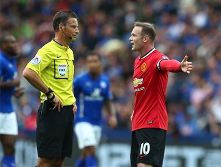 Khi trọng tài ngoảnh mặt với MU - 3 MU đã không còn được Clattenburg yêu