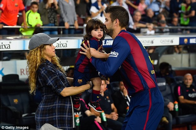 Shakira đang mang thai đứa con thứ hai với
Gerard Pique