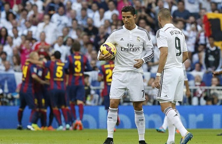 Ronaldo và Benzema chưa nhập cuộc tốt ở đầu trận