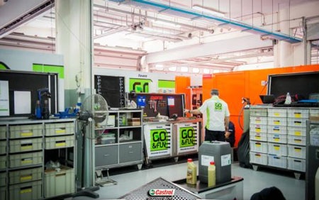 Johnny Trí Nguyễn “đột kích” garage đội đua Honda Gresini - 3 Hình ảnh xưởng xe