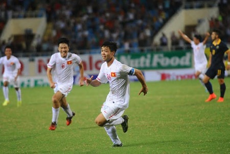 Phía HAGL khẳng định Công Phượng sinh năm 1995