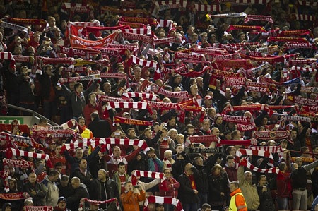 Các CĐV Liverpool đầy hứng khởi chờ trận đấu