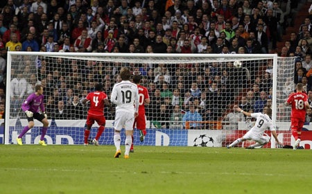 Tài năng của Mignolet giúp Liverpool tránh thua đậm Real Madrid - 10 Ngoài bàn thua ở phút 27, Mignolet đã có không dưới 4 pha cứu thua xuất thần